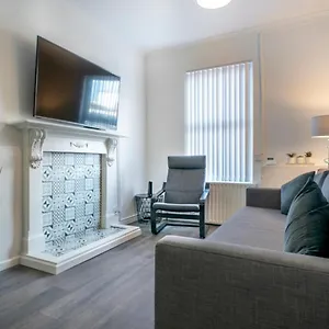 Holiday home Pass The Keys Mccracken's Townhouse - 10 Min Walk To Centre, Belfast